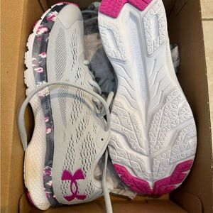 Under Armour bandit Girls 7Y shoes